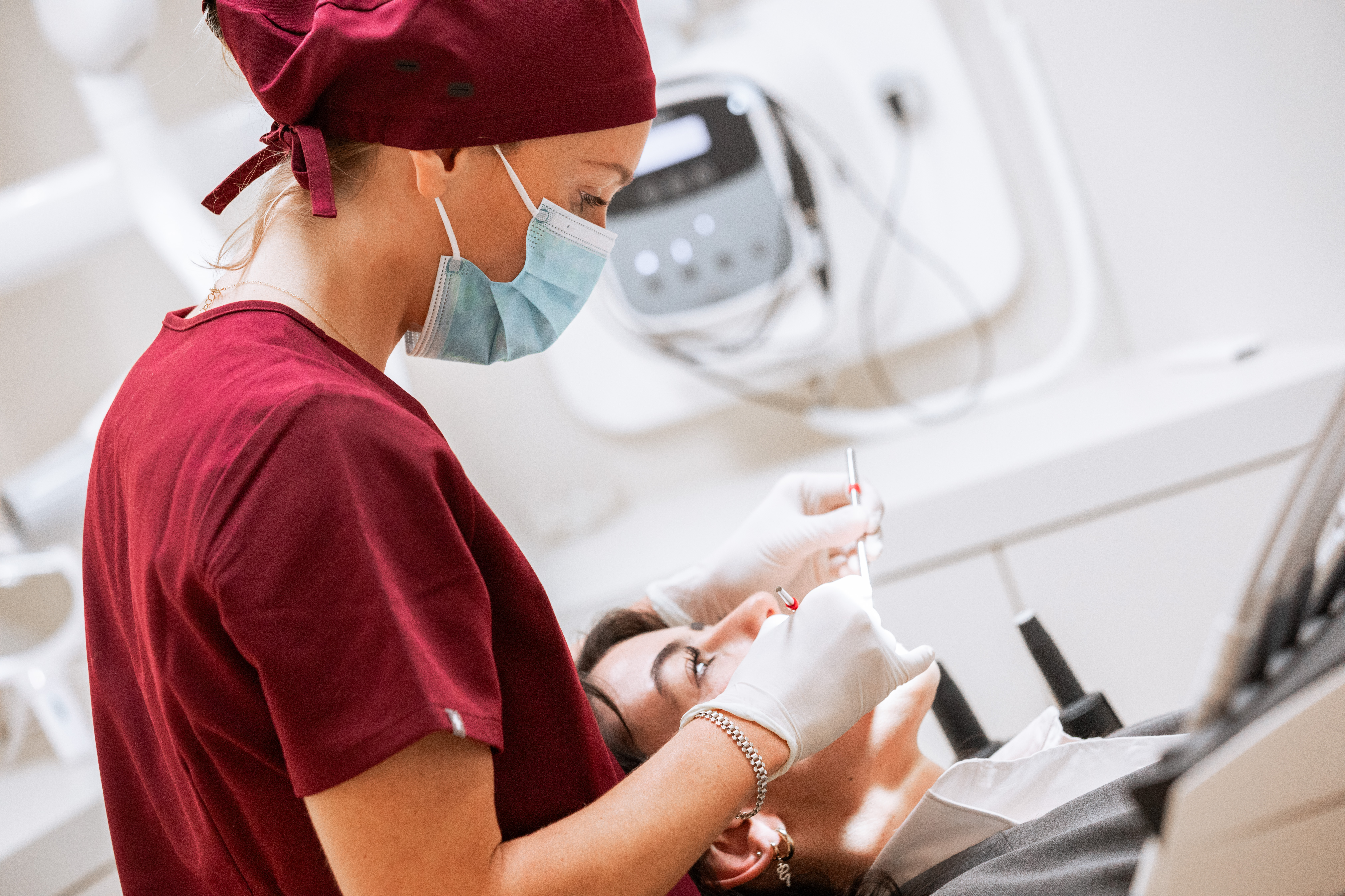 Chirurgien dentiste implantologie Bordeaux